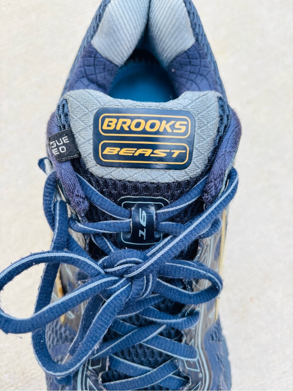 Brooks Beast 16 Men’s Running Athletic Shoes — Navy with Gold accents size 10.5 - Picture 7 of 9
